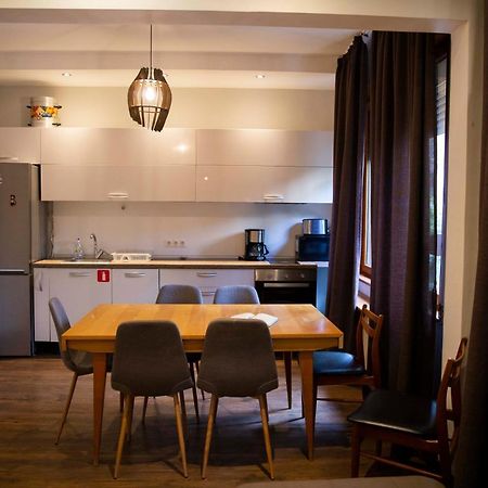 Central Sofia 3-Bedroom Apartment - Urban Art Gallery - Free Parking! المظهر الخارجي الصورة