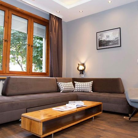 Central Sofia 3-Bedroom Apartment - Urban Art Gallery - Free Parking! المظهر الخارجي الصورة