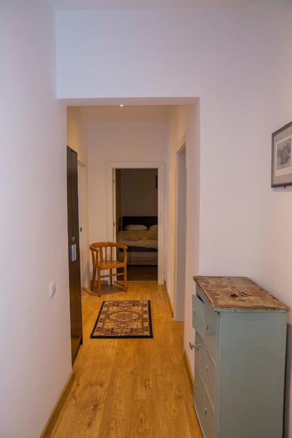 Central Sofia 3-Bedroom Apartment - Urban Art Gallery - Free Parking! المظهر الخارجي الصورة