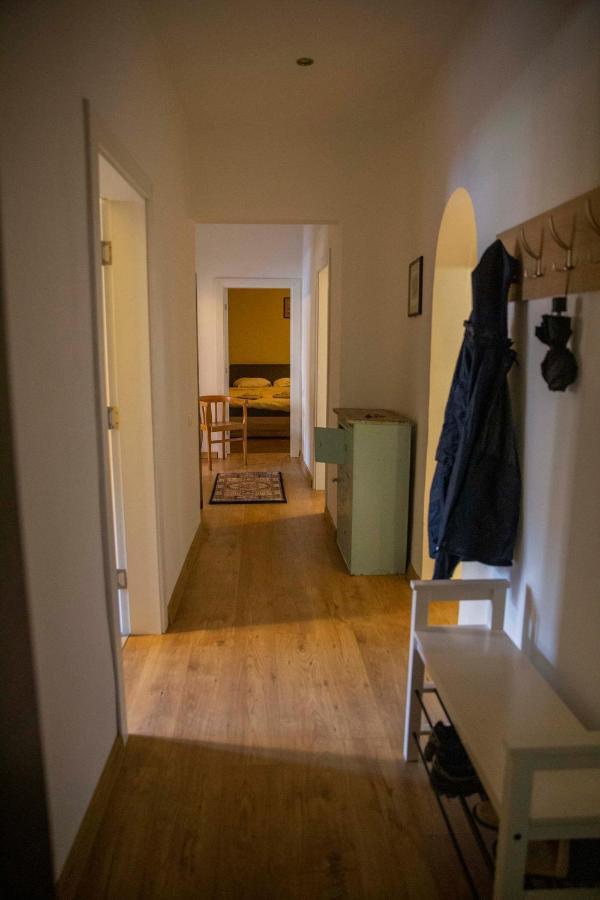 Central Sofia 3-Bedroom Apartment - Urban Art Gallery - Free Parking! المظهر الخارجي الصورة
