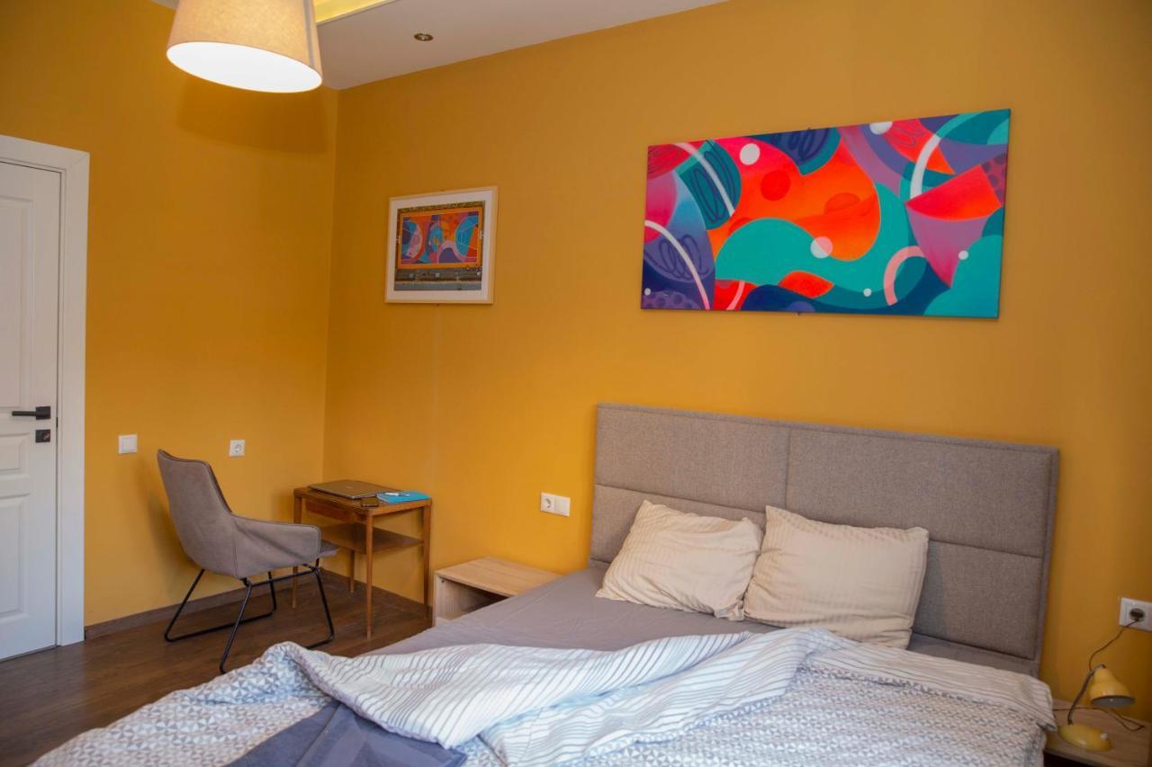 Central Sofia 3-Bedroom Apartment - Urban Art Gallery - Free Parking! المظهر الخارجي الصورة