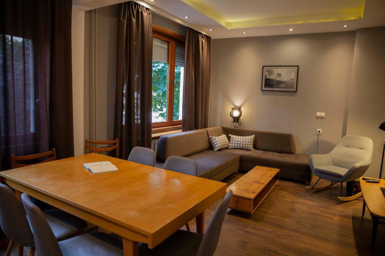 Central Sofia 3-Bedroom Apartment - Urban Art Gallery - Free Parking! المظهر الخارجي الصورة