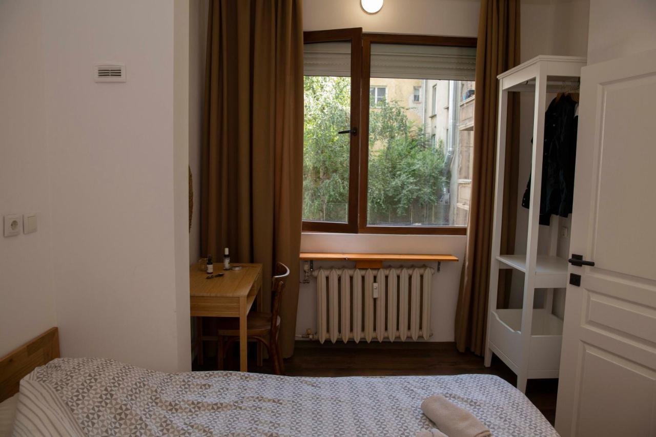 Central Sofia 3-Bedroom Apartment - Urban Art Gallery - Free Parking! المظهر الخارجي الصورة