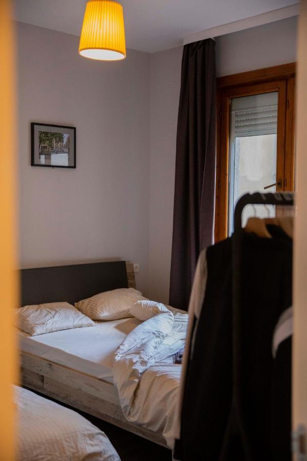 Central Sofia 3-Bedroom Apartment - Urban Art Gallery - Free Parking! المظهر الخارجي الصورة